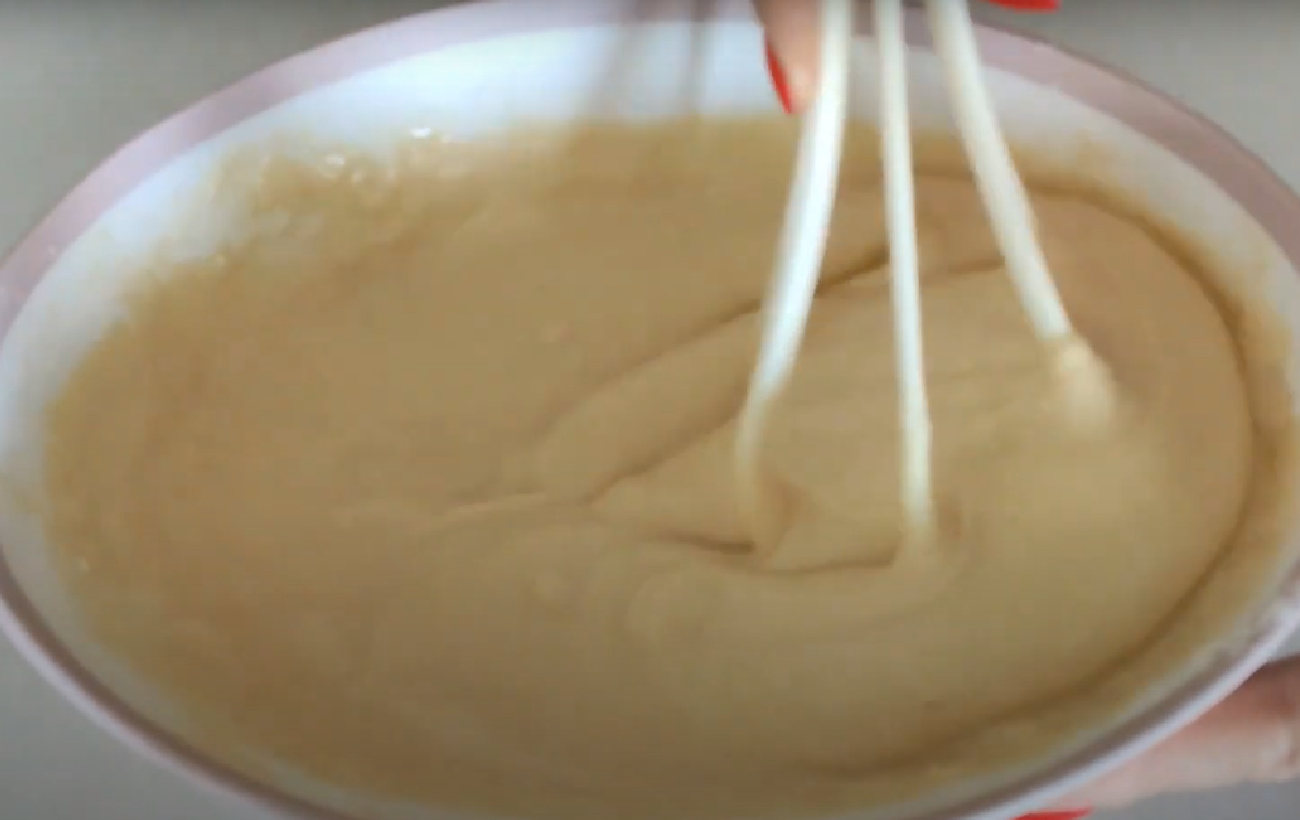 Легко, смачно і незвично: рецепт перевернутого м'ясного пирога на пательні